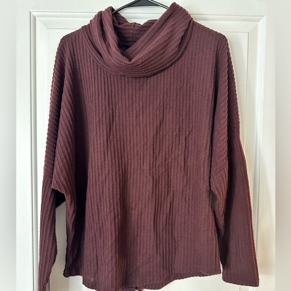 Long sleeve lace up back shirt - Picture 2 of 2